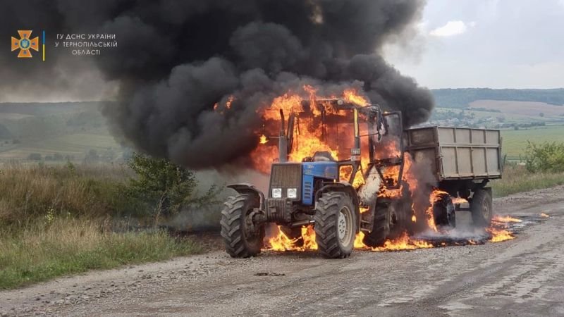 На Тернопільщині горів трактор, що перевозив зерно