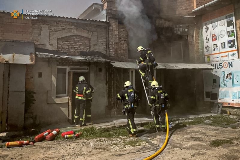 У центрі Тернополя горіла майстерня з ремонту побутової техніки