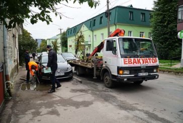 У Тернополі евакуйовують автівки, залишені у недозволених місцях