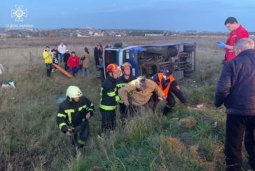 На Тернопільщині перекинувся рейсовий автобус: постраждали 6 пасажирів (ФОТО)