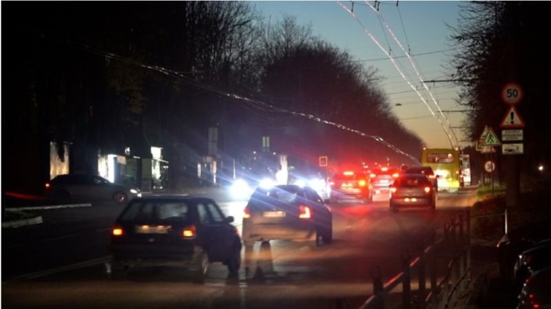 У Тернополі поліцейські розповіли, чи всі підприємці вимикають вуличне освітлення, вивіски та рекламу