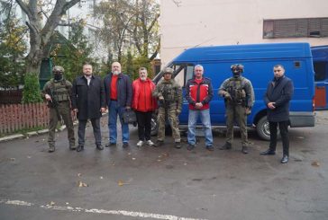 Волонтери Тернополя передали для спецпризначенців поліції автомобіль
