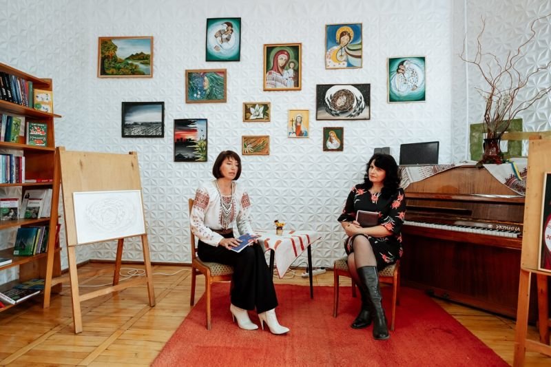 Художниця з Тернопільщини Ольга Кавун продає свої ікони, щоб купити дрон для сина(ФОТО)