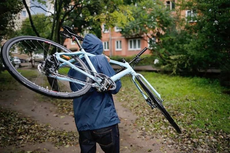 У Тернополі злодій вкрав велосипед, який залишили без нагляду