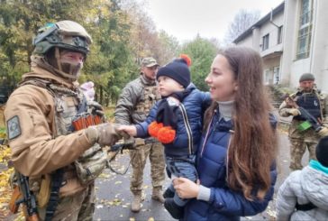 У Тернополі діти продавали напої й зібрали гроші на тепловізор для військових