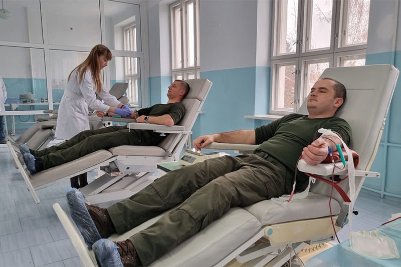 Тернопільські нацгвардійці здали кров для поранених військовослужбовців (фото)