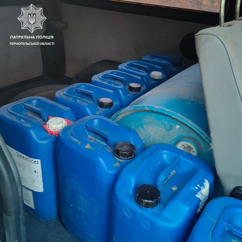 У жителя Тернопільщини вилучили 700 літрів спирту: звідки й куди перевозив вантаж – не каже