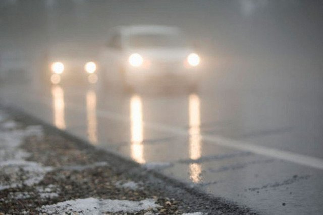 У понеділок на Тернопільщині – туман і ожеледиця: водіям та пішоходам слід бути обережними