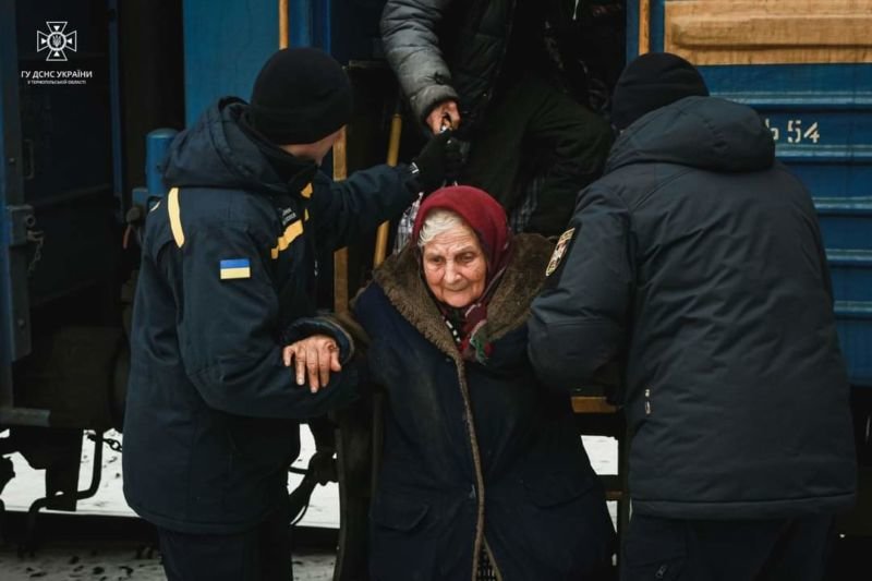 До Тернополя прибув потяг із біженцями з Донеччини (ФОТО)