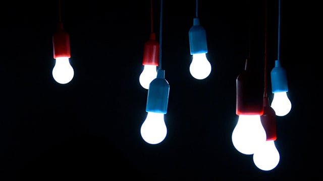 Кожен українець з 1 січня може безкоштовно отримати по 5 LED-лампочок від держави