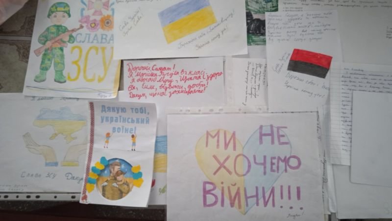 У селі на Тернопільщині зібрали подарунки від Миколая для 12 своїх захисників