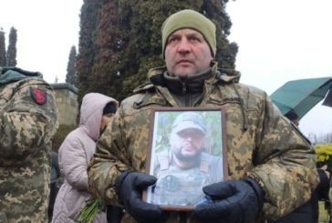 Без страху виконував бойові завдання: у Тернополі попрощалися із снайпером Олегом Зубиком
