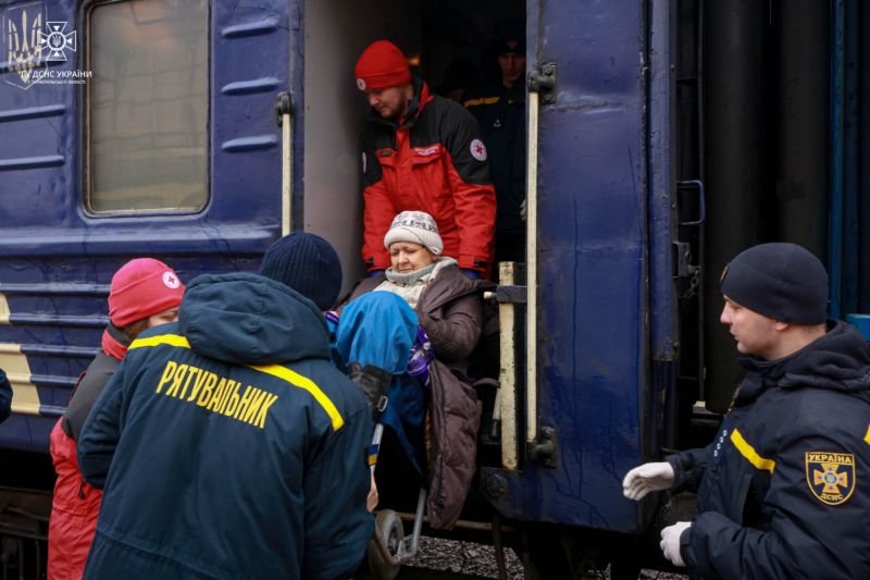 До Тернополя прибув ще один потяг з евакуйованими жителями Донеччини