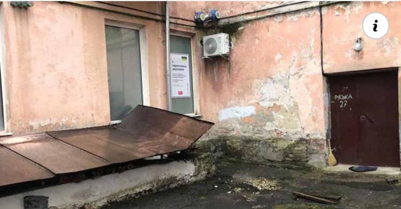 На Тернопільщині затримали чоловіка, який розмальовував будинки рекламою наркотиків