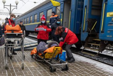 «Лікарі без кордонів» евакуювали до Тернополя хворих людей із гарячих точок