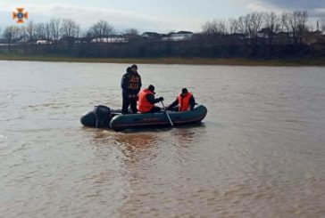 Поліція та рятувальники Тернопільщини шукають чоловіка, який перепливав Дністер