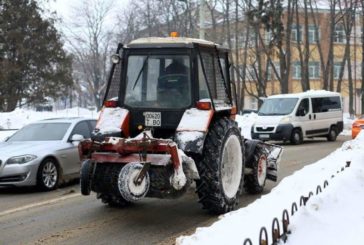 У Тернополі водіїв просять не залишати авто на узбіччях: працює снігоочисна техніка