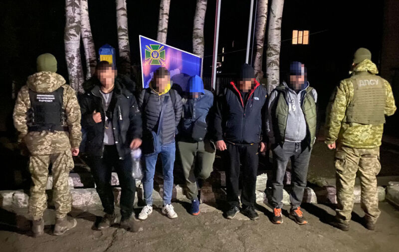 На Буковині ухилянтів, які намагались незаконно перетнути кордон, зупиняли пострілами: є серед них і з Тернопільщини