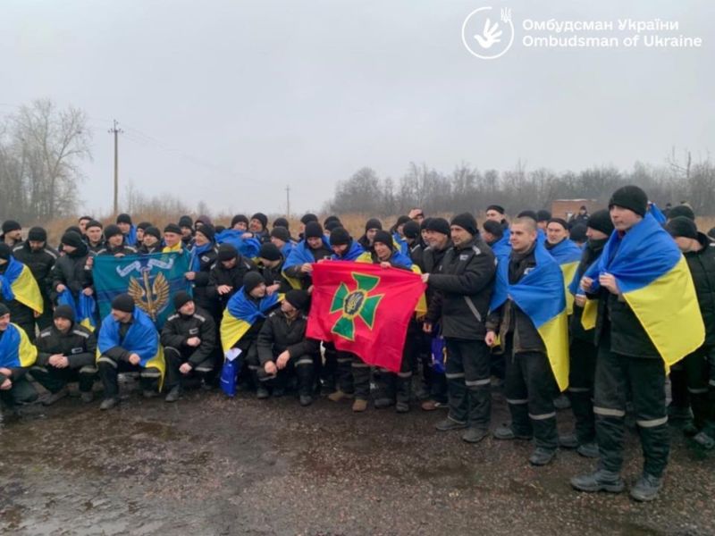 Герої «Азовсталі», Бахмута і Соледару: з російського полону повернули 130 українських воїнів
