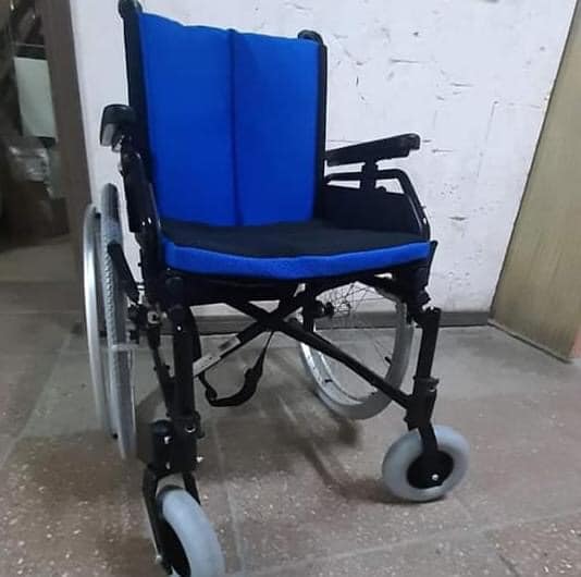 У Тернополі пенсіонери, малозабезпечені та люди з інвалідністю можуть взяти у тимчасове користування інвалідні візки, милиці…