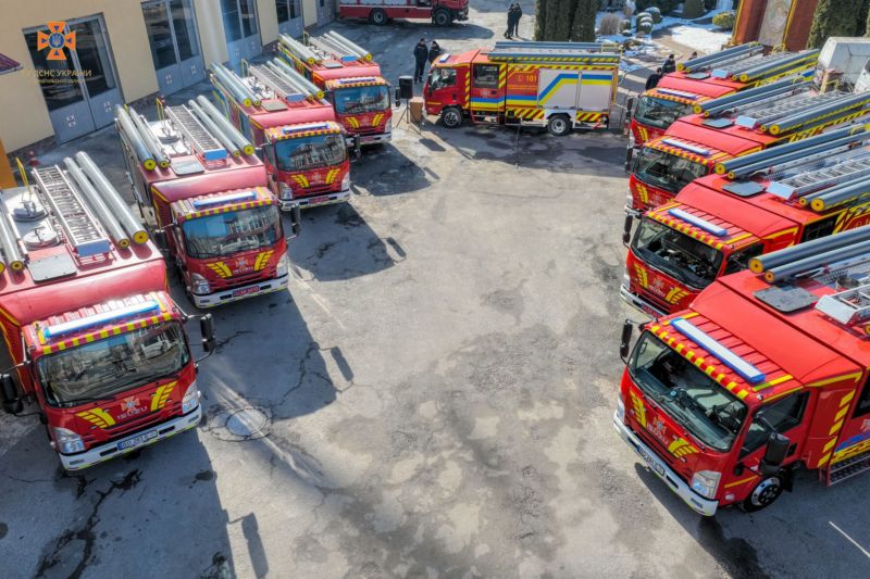 Рятувальники Тернопільщини отримали 10 нових пожежних машин