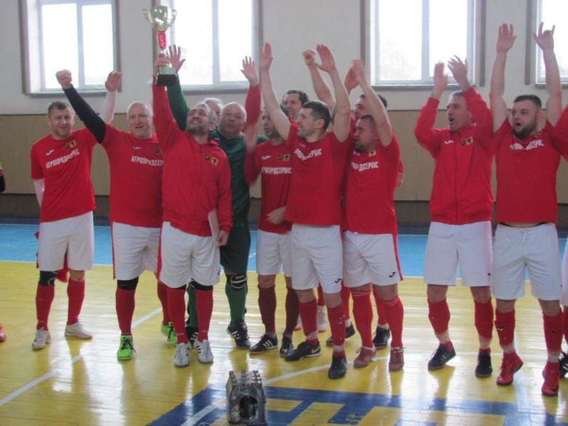 Десять команд позмагаються у ветеранському чемпіонаті Тернопільщини з футзалу (40+)