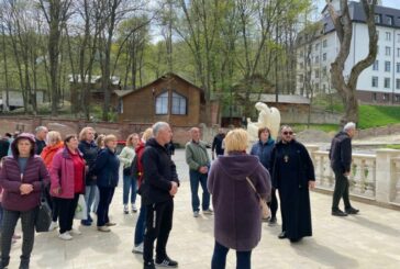 Переселенці з Луганської області молилися у Зарваниці на Тернопільщині за перемогу України