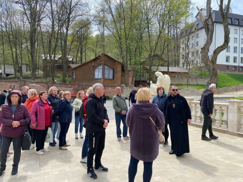 Переселенці з Луганської області молилися у Зарваниці на Тернопільщині за перемогу України