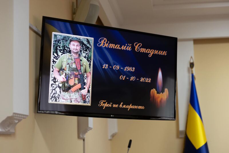 Боронив Україну з перших днів великої війни: родині загиблого тернопільського прокурора вручили орден «За мужність»