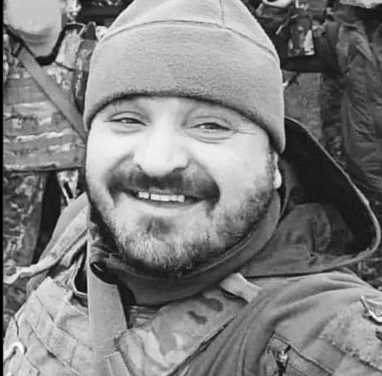 Не боявся ні куль, ані вибухів: на Тернопільщині попрощалися з капітаном Олександром Захарківим