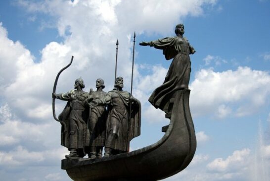 28 травня: Пахома Теплого - починається літня погода, День Києва, Всеукраїнський день краєзнавства