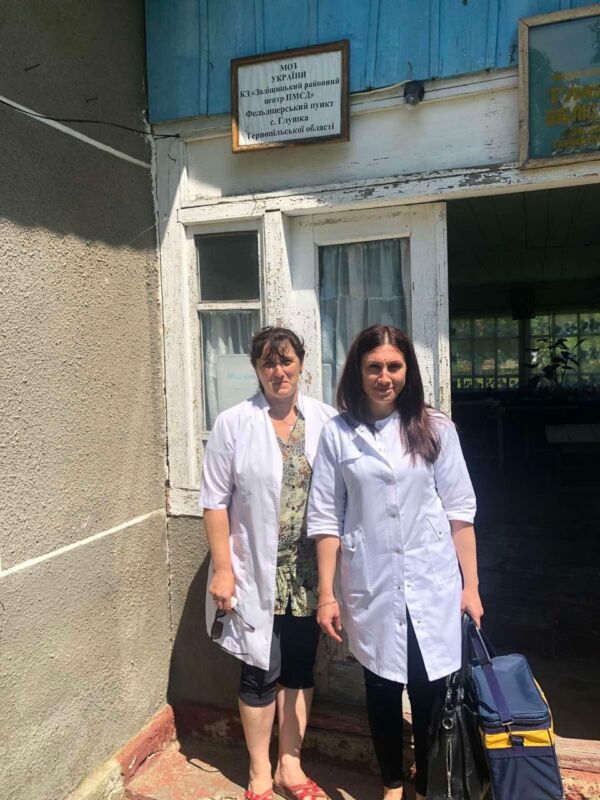 Два лікарі та дві медсестри об’їхали 50 сіл Тернопільщини і зробили тисячу щеплень