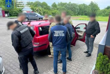 Вимагав $500 за не вилучення авто для ЗСУ: на Тернопільщині підозрюють офіцера