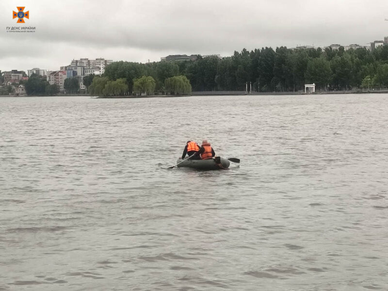 Поплив за вудилищем та зник під водою: на Тернопільському ставі загинув рибалка