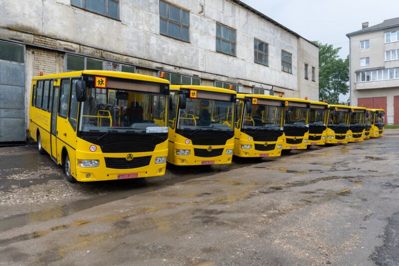Громади Тернопільщини отримали шкільні автобуси від держави, ще підсобить Швеція