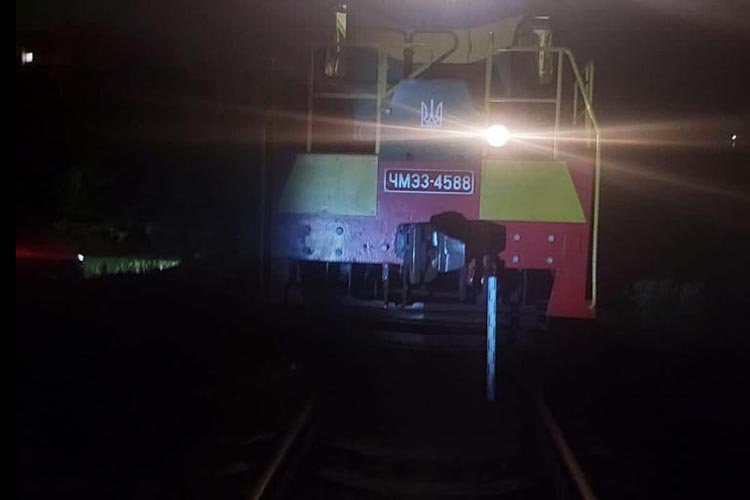 На перегоні Тернопіль-Березовиця локомотив збив чоловіка