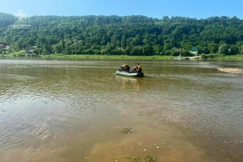 На річці Дністер на Тернопільщині шукають 16-річного хлопця: зник під водою