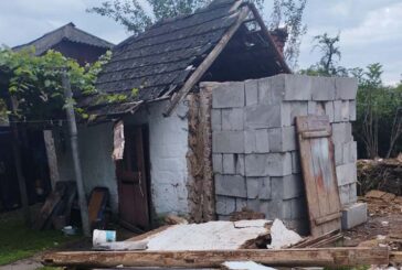 На Тернопільщині стіна старої будівлі впала на жінку - врятувати не вдалося