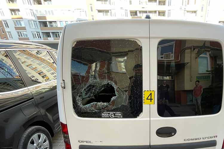 У Тернополі 33-річний неадекват пошкодив вісім автівок