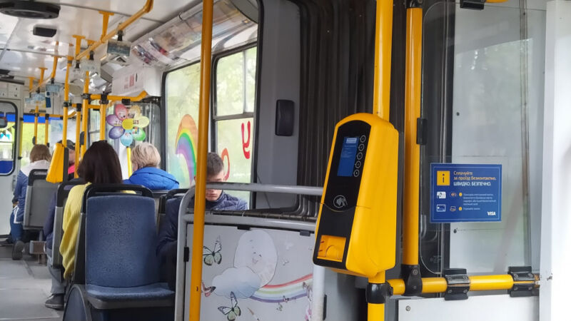 У Тернополі в тролейбусі №8 із 21 серпня – безкондукторна система оплати за проїзд