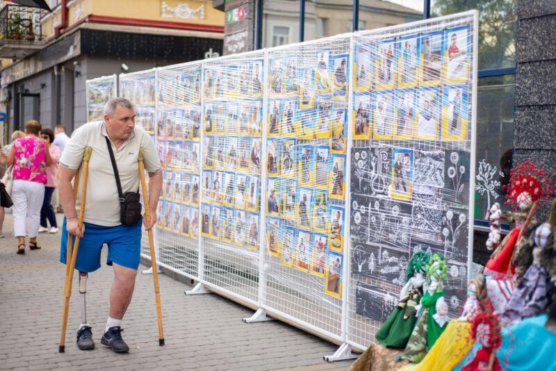 У Тернополі відкрили виставку картин, які написали поранені бійці