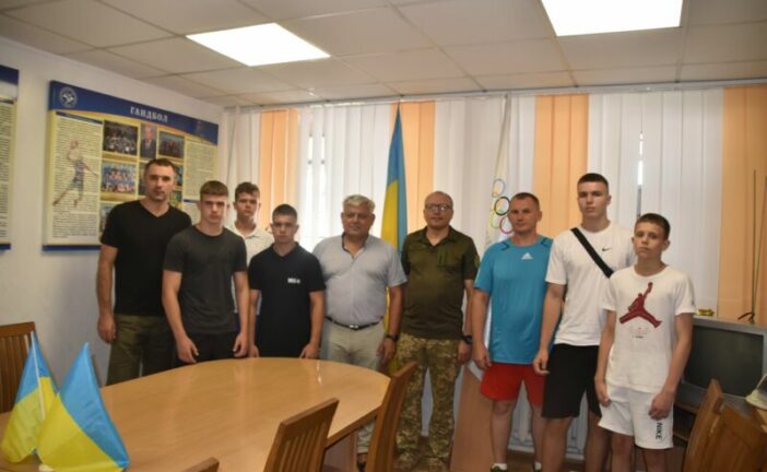 Студентам ЗУНУ вручили посвідчення кандидатів в майстри спорту України з боротьби самбо