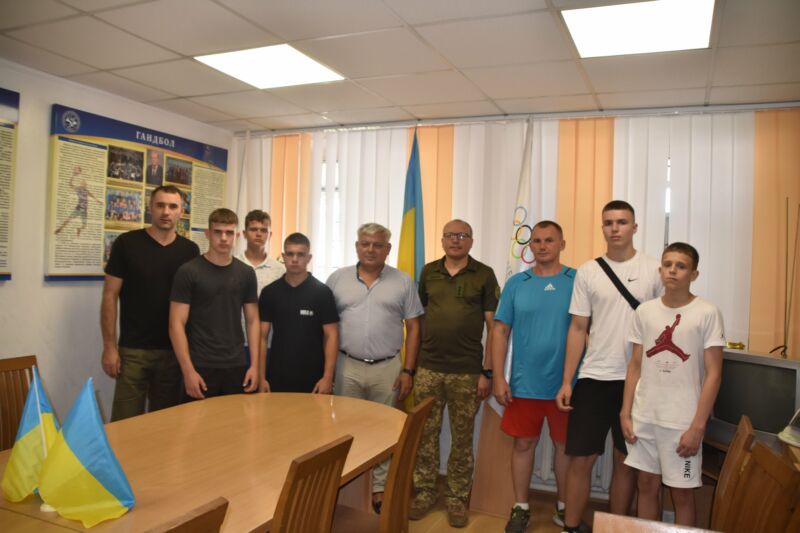 Студентам ЗУНУ вручили посвідчення кандидатів в майстри спорту України з боротьби самбо