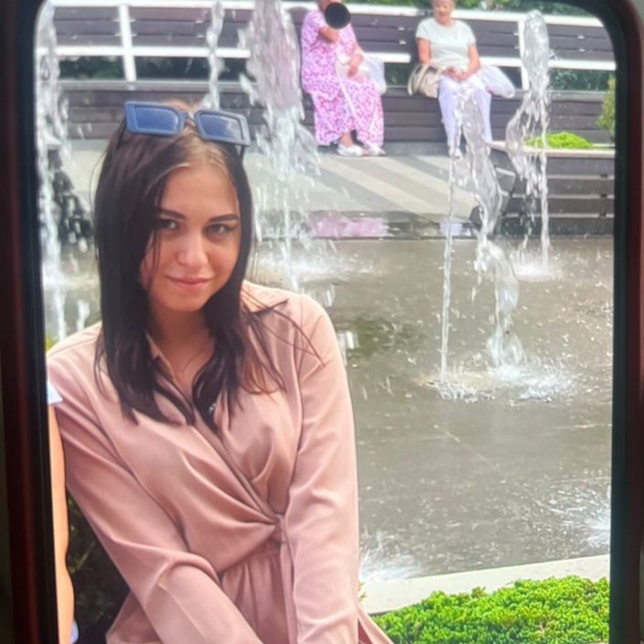 Розшукують 16-річну тернополянку Анну Теленик: вийшла з дому й не повернулась
