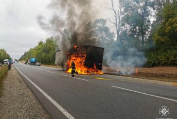 На Тернопільщині загорілася на ходу вантажівка з цукром