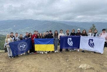 Студенти ЗУНУ прослухали лекцію на вершині гори Маковиця в Карпатах