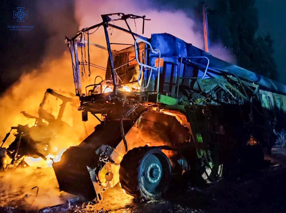 На Тернопільщина згоріли комбайн і трактор