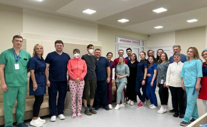 Врятовані життя: у Тернопільській обласній лікарні провели пересадку двох нирок від одного донора