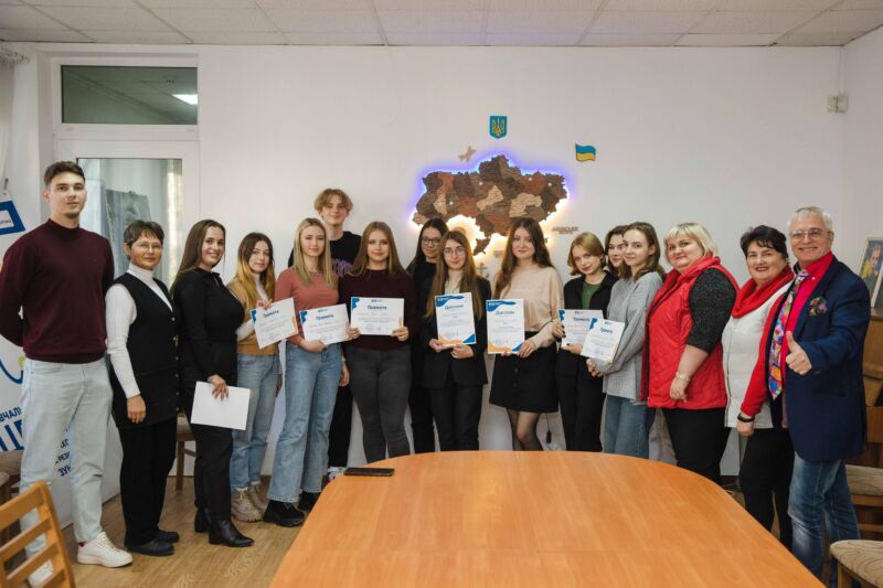 Студентів ЗУНУ нагородили за участь у конкурсі «Майбутнє України в наших руках»