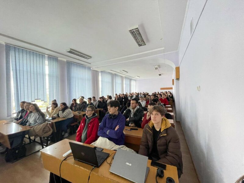 Кіберполіцейські ознайомили студентів ЗУНУ з проєктом «StopRussiaChannel – MRIYA»